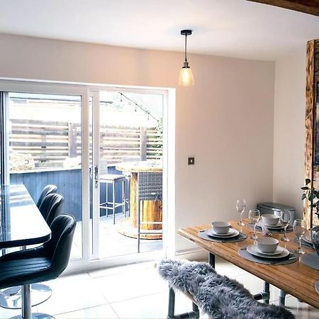 4 Bedroom - Sleep 9 Home In Cheadle Staffordshire - Alton Towers Polar Express Dimmingsdale Peak District Trentham Gardens Water World Екстериор снимка