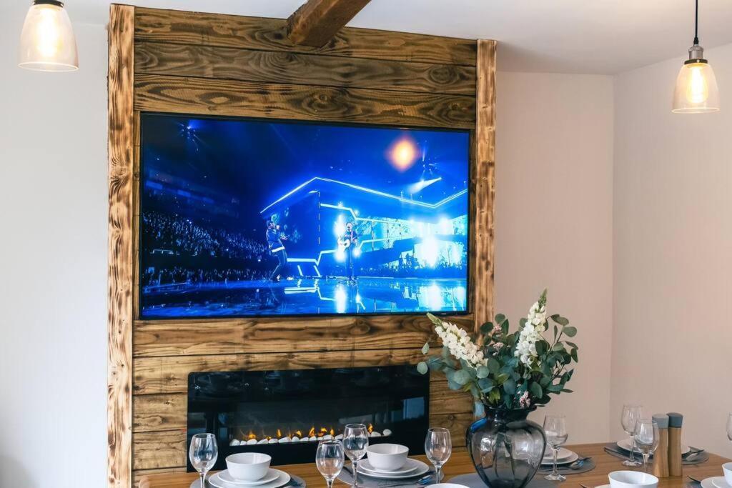 4 Bedroom - Sleep 9 Home In Cheadle Staffordshire - Alton Towers Polar Express Dimmingsdale Peak District Trentham Gardens Water World Екстериор снимка
