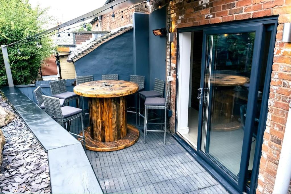 4 Bedroom - Sleep 9 Home In Cheadle Staffordshire - Alton Towers Polar Express Dimmingsdale Peak District Trentham Gardens Water World Екстериор снимка