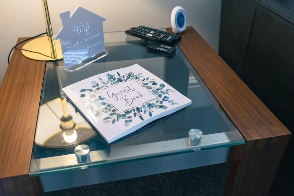 4 Bedroom - Sleep 9 Home In Cheadle Staffordshire - Alton Towers Polar Express Dimmingsdale Peak District Trentham Gardens Water World Екстериор снимка